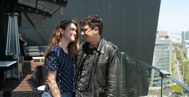 Amaia y Alfred reciben a la prensa en la azotea del Hotel Tívoli en Lisboa, a pocas horas de la final de Eurovisión. /RAFAEL RUÍZ