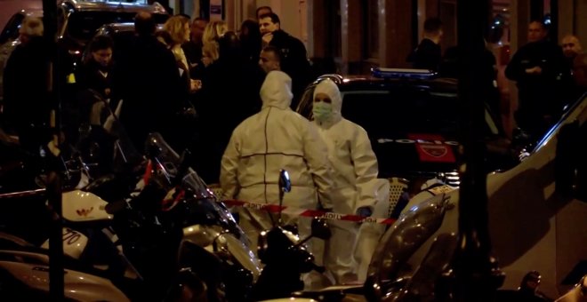 Personal de la policía científica en la zona donde se produjo el ataque en París. /REUTERS