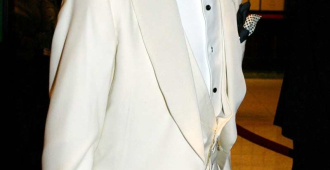 Tom Wolfe, con su icónico traje blanco, en una imagen de 2005. | REUTERS