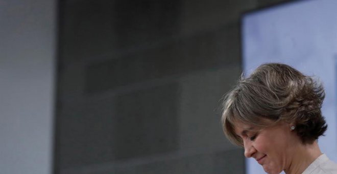 La ministra de Agricultura y Pesca, Alimentación y Medio Ambiente, Isabel García Tejerina, durante la rueda de prensa posterior a la reunión del Consejo de Ministros. (JUAN CARLOS HIDALGO | EFE)