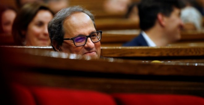 El candidato de JxCat a la presidencia de la Generalitat, Quim Torra, escucha las intervenciones de los portavoces - EFE