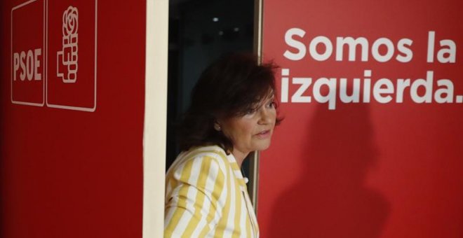 26/05/2018.- La secretaria de Igualdad del PSOE, Carmen Calvo, tras hacer unas declaraciones ante los medios para comentar la actualidad política tras la presentación de una moción de censura contra el presidente del Gobierno, Mariano Rajoy. EFE/Javier Li