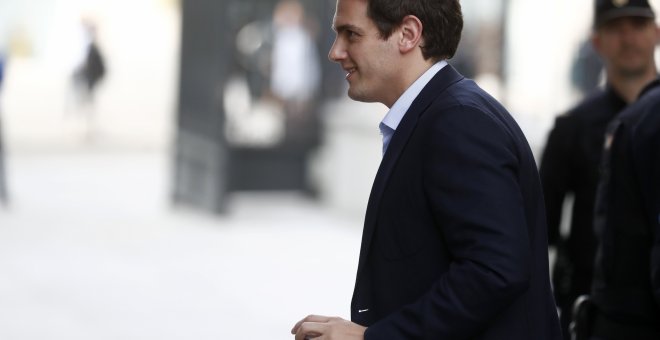 El presidente de Ciudadanos, Albert Rivera, a su llegada al Pleno del Congreso de los Diputados. REUTERS/Juan Medina