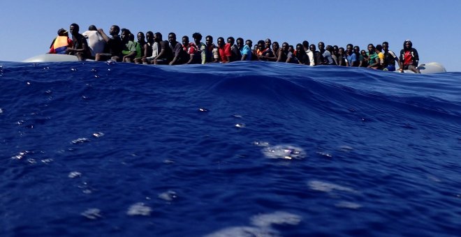 Un grupo de personas migrantes rescatadas en el Mediterráneo central el pasado año por SMH y ProemAid.- MAYDEYTERRANEO/GABRIEL TIZÓN