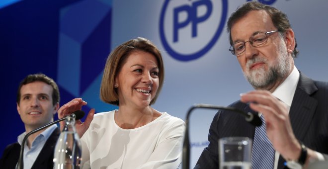 El presidente del PP, Mariano Rajoy y la secretaria general del partido, María Dolores de Cospedal, durante la reunión de la Junta Directiva Nacional de la formación. EFE/Mariscal