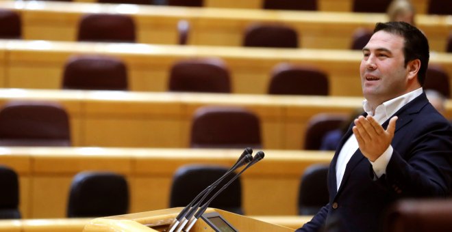 El senador de EH-Bildu, Jon Iñarritu García, durante su intervención en el debate de los vetos presentados al proyecto de Ley de Presupuestos Generales del Estado de 2018. EFE/Juan Carlos Hidalgo