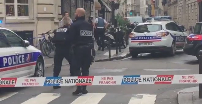 Zona acordonada por la policía en el centro de París. / @MATMICHAL