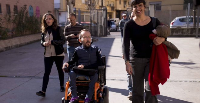 La coordinadora de Podemos en Andalucía, Teresa Rodríguez, y el secretario de Organización del partido, Pablo Echenique, durante el acto en Córdoba / EFE