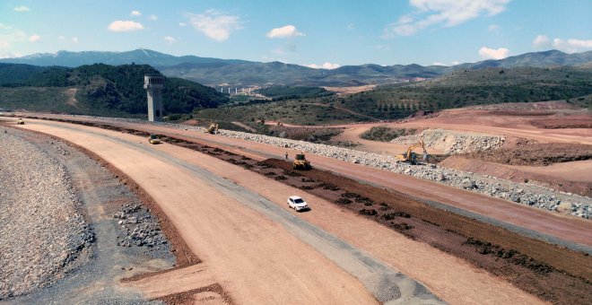 El cuerpo de la presa de Mularroya, que tendrá 83 metros de altura, supera ya los 75. / MINISTERIO DE AGRICULTURA, ALIMENTACIÓN Y MEDIO AMBIENTE