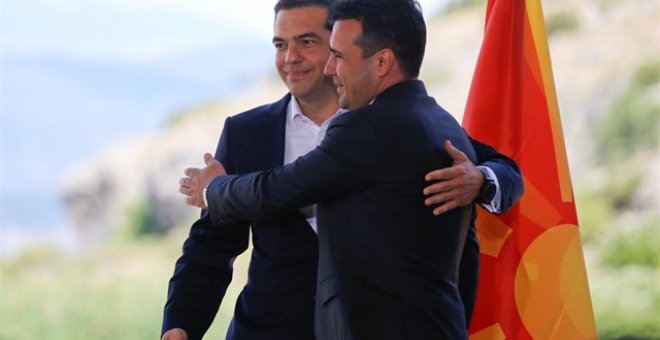 Los primeros ministros de Grecia y Macedonia - REUTERS / ALKIS KONSTANTINIDIS