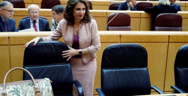 18/06/2018.- La ministra de Hacienda María Jesús Montero, durante el debate de presupuestos, esta mañana en el Senado.-EFE/Fernando Alvarado