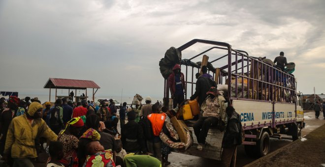 Refugiados en el puerto de Sebagoro. - MOHAMMAD GHANNAM (MSF)