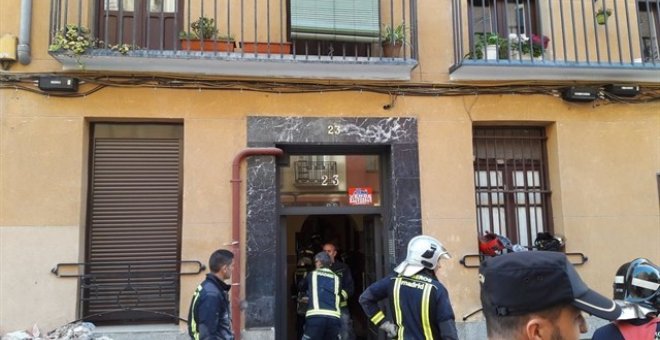 Se derrumban las pasarelas de una corrala en Madrid sin heridos. / Europa Press