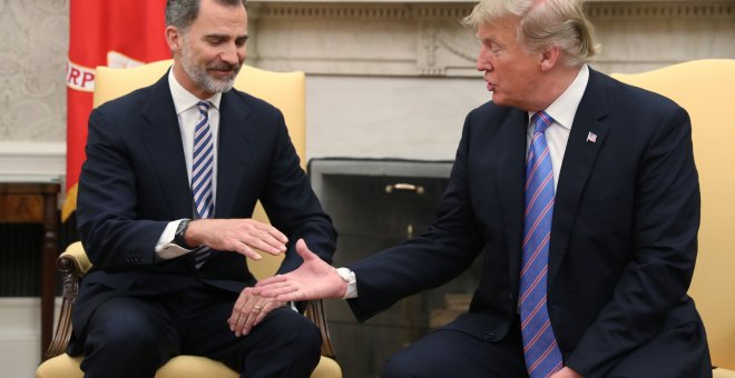 El presidente de EEUU, Donald Trump, y el rey Felipe VI, en su encuentro en el Despacho Oval de la Casa Blanca, en Washington. REUTERS/Jonathan Ernst