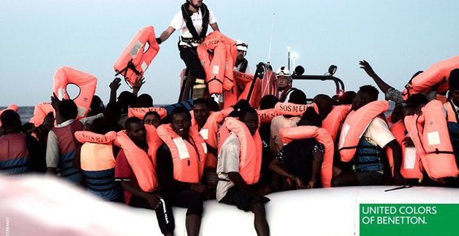 La campaña publicitaria de Benetton con imágenes de los migrantes del Aquarius. / Benetton