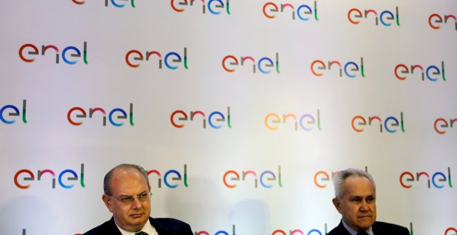 Los directivos de Enel en Brasil, Carlo Zorzoli y Mario Santos, en una rueda de prensa en Sao Paulo. REUTERS/Paulo Whitaker