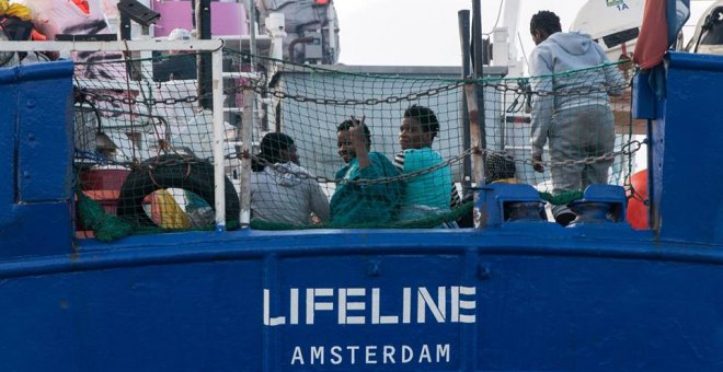 Migrantes en el barco de la ONG alemana Mission Lifeline. FACEBOOK/Mission Lifeline