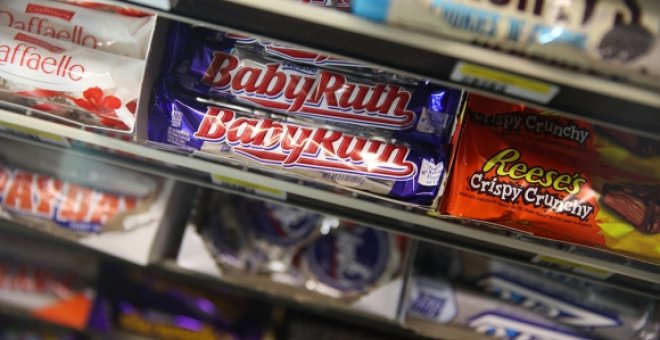 Golosinas en la zona del cajero de un supermercado en EEUU. AFP/Archivo