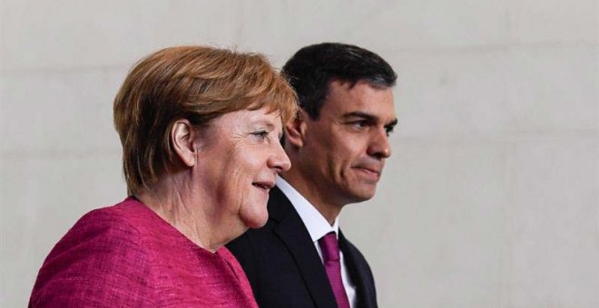 El presidente del Gobierno español, Pedro Sánchez, y la canciller alemana, Angela Merkel, en Berlín. (FILIP SINGER | EFE)