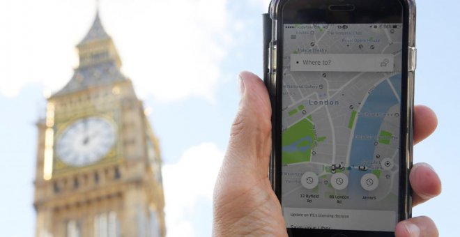 Imagen de archivo de un móvil con la aplicación de Uber en el centro de Londres, Inglaterra. 22/09/2017. REUTERS/Toby Melville