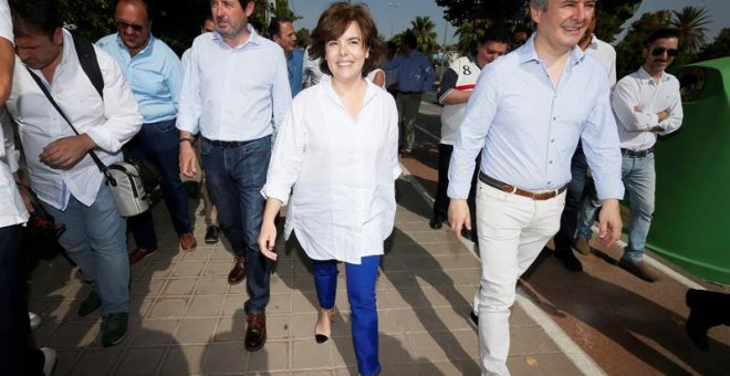 La candidata a la presidencia del PP Soraya Sáenz de Santamaría antes de participar en un acto con militantes del partido hoy en Alicante. EFE/Manuel Lorenzo