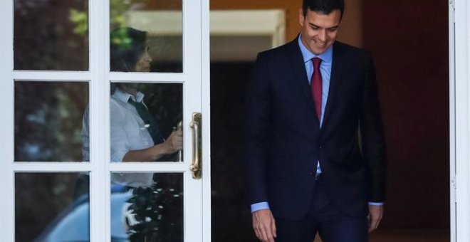 Pedro Sánchez, antes de recibir al presidente electo de Colombia, Iván Duque, en el Palacio de la Moncloa. EFE/ Emilio Naranjo