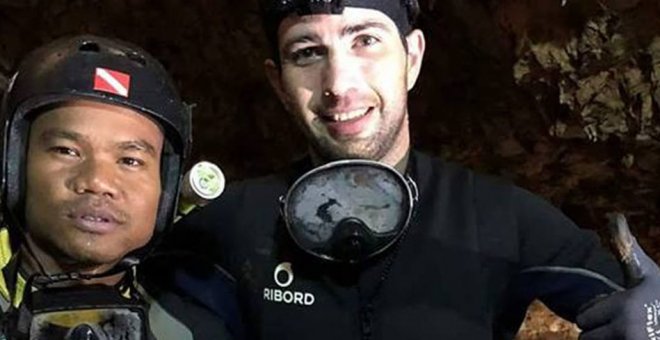 El español Fernando Raigal durante las labores de rescate de los niños atrapados en la cueva tailandesa.