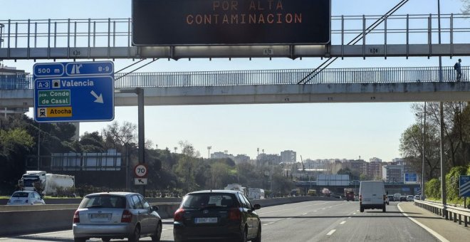 Vehículos en Madrid durante las restricciones al tráfico por contaminación. / EFE