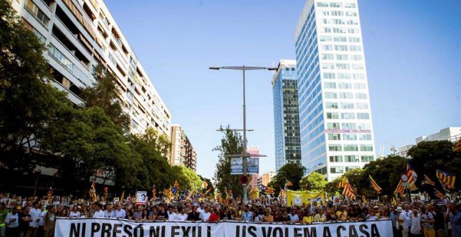 Aspecto de la cabecera de la manifestación celebrada en Barcelona. (ENRIC FONTCUBERTA | EFE)