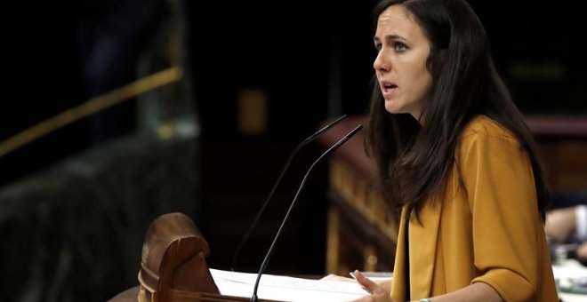 La diputada de Podemos Ione Belarra, durante su intervención en el Congreso de los Diputados donde hoy el jefe del Ejecutivo, Pedro Sánchez, ha comparecido a petición propia , en un pleno extraordinario , para informar de su programa de Gobierno y dar cue