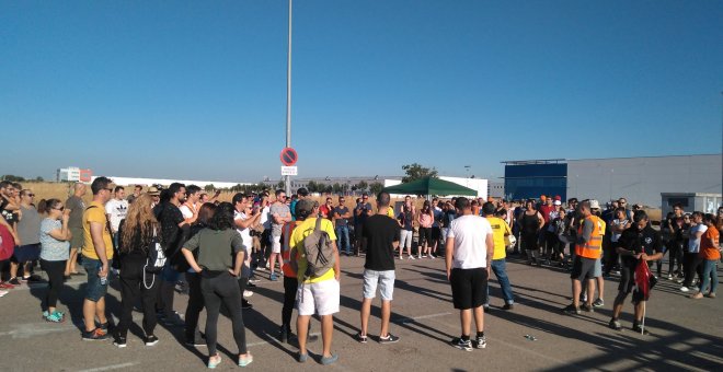 Trabajadores del almacén de Amazon en San Fernando de Henares durante la huelga por un convenio colectivo propio.- CGT MAD4