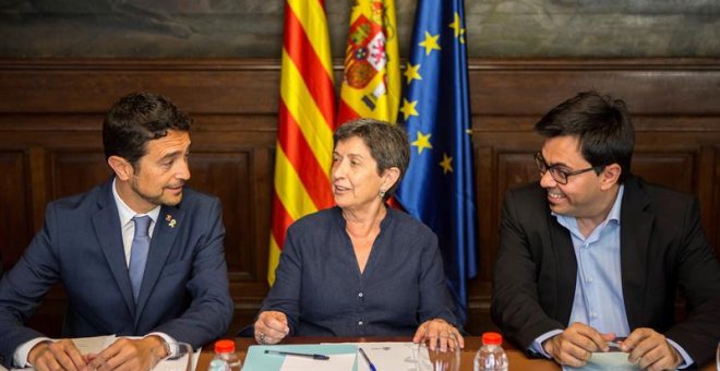 La delegada del Gobierno en Cataluña, Teresa Cunillera, el conseller de Territorio y Sostenibilidad, Damià Calvet  y el primer teniente alcalde de Barcelona, Gerardo Pisarelo, durante la reunión convocada hoy por la comisión de seguimiento del Aeropuerto