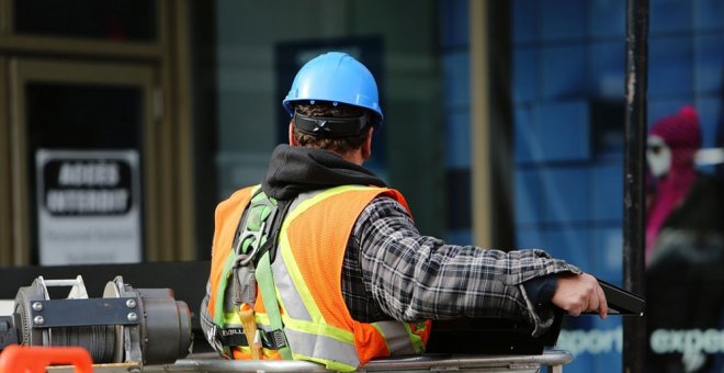 La reforma laboral recortó las indemnizaciones por despido a los trabajadores entre un 26% y un 87%. PÚBLICO