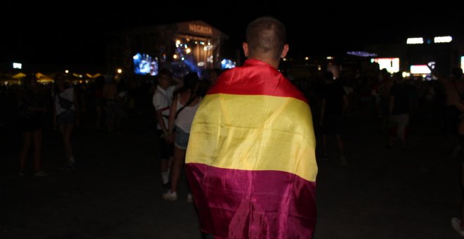 M.G denuncia que le impidieron pasar al recinto del  Arenal Sound con una bandera republicana./Público