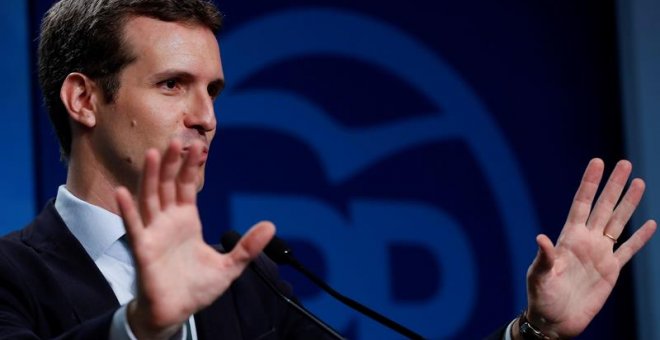 El presidente del PP y diputado por Ávila, Pablo Casado, durante su comparecencia en la sede del partido donde ha dicho tener la "absoluta tranquilidad". EFE / CHEMA MOYA