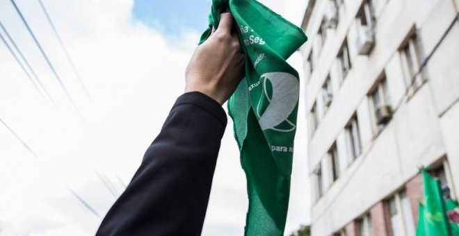 Pañuelazo por el derecho al aborto en Santa Fe, Argentina. 20 de julio de 2018  LARA VA