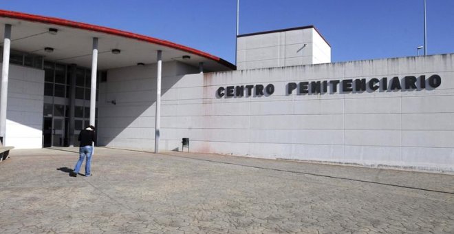 Fotografía de archivo de la fachada de la cárcel de Mansilla de las Mulas, en León, a donde Santiago izquierdo no regresó cuando aprovechaba un permiso. | Foto: EFE