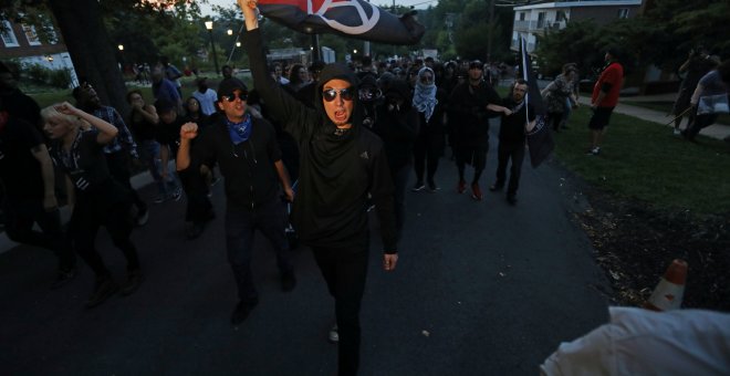 Más de 600 personas salen a las calles para protestar contra el supremacismo en Charlottesville./REUTERS