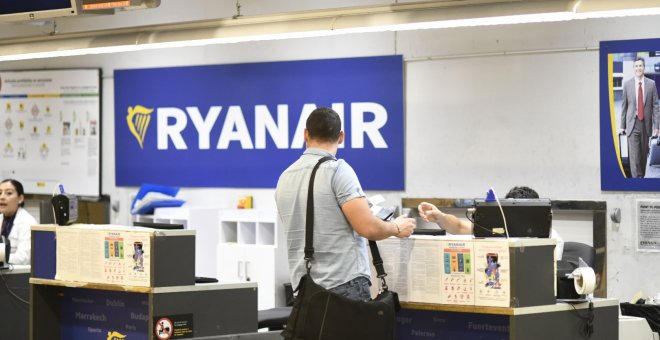La OCU denuncia a Ryanair ante la AESA por "incumplir la normativa" con su nueva política de equipaje. EUROPA PRESS/ Oscar del Pozo
