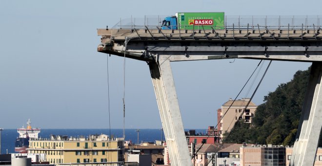 El puente Morandi, de Génova, en la autopista A10, tras su derrumbe. REUTERS/Stefano Rellandini
