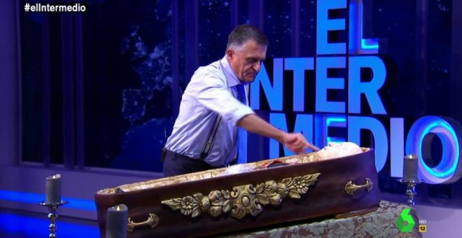 Imagen del 'sketch' del programa 'El Intermedio' sobre la exhumación de Francisco Franco.