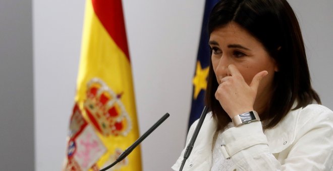 La ministra de Sanidad, Carmen Montón, en la rueda de prensa en la que ofreció sus explicaciones sobre la obtención de su máster sobre estudios de género en la URJC. EFE/Fernando Alvarado