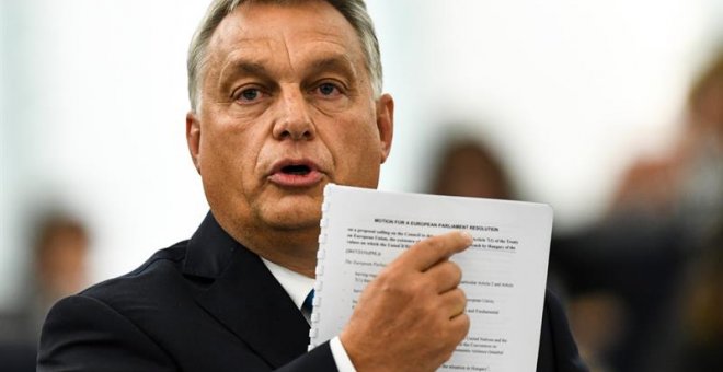 El primer ministro de Hungría, Viktor Orbán, pronuncia su discurso durante el pleno en el Parlamento Europeo en Estrasburgo. - EFE