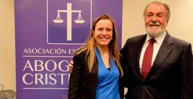 Polonia Castellanos, presidenta de Abogados Cristianos, acompañada del exministro del PP Jaime Mayor Oreja, durante un acto contra el aborto. ABOGADOS CRISTIANOS