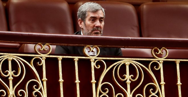 El presidente del Gobierno de Canarias, Fernando Clavijo, asiste al pleno del Congreso de los Diputados, durante el debate de la reforma de su Estatuto de autonomías. EFE/Mariscal