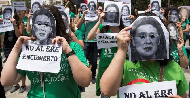 Una protesta de profesores interinos en Sevilla.- EFE