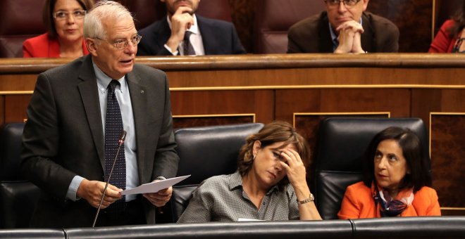 El Asuntos Exteriores Josep Borrell, junto a las ministras de Justicia Dolores Delgado, y de Defensa, Margarita Robles, durante la sesión de control en el Congreso de los Diputados EFE/Ballesteros