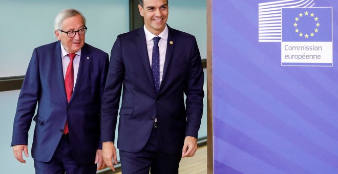 El presidente del Gobierno, Pedro Sánchez, con el presidente de la Comisión Europea, Jean-Claude Juncker, en Bruselas. EFE/ Elio Germani