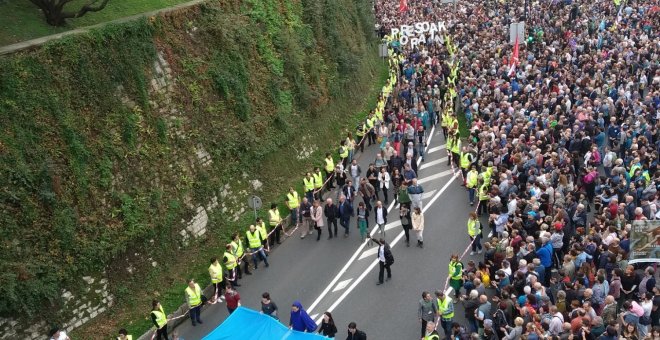 Miles de personas piden una nueva política penitenciaria tras el final de ETA