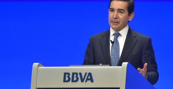 El consejero delegado de BBVA, Carlos Torres, durante su intervención en la última junta de accionistas del banco, en Bilbao. APF/Ander Gillnea